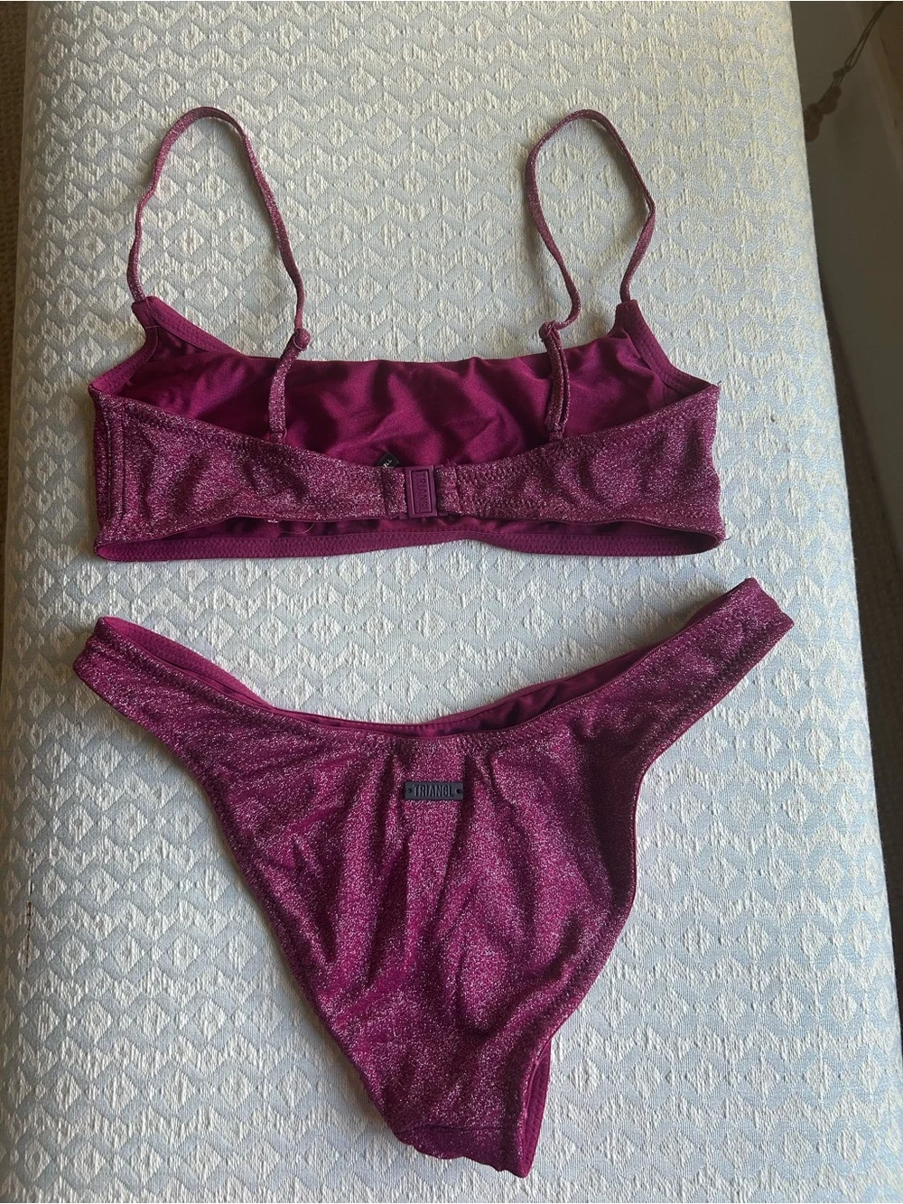Women’s Shimmery Magenta Bikini  Swim  Set  with carry pouch. Size small. L